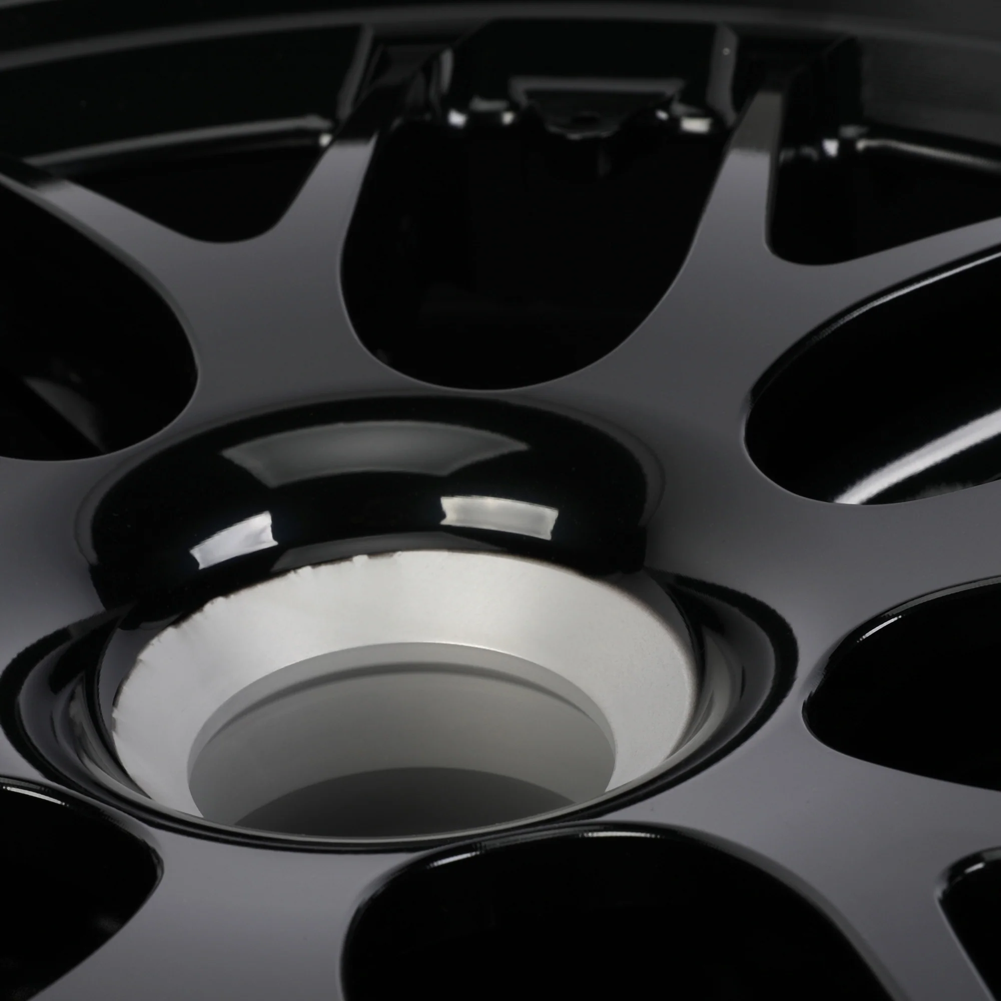 Mercedes AMG Petronas 2025 Front Wheel Rim Table - Image 7